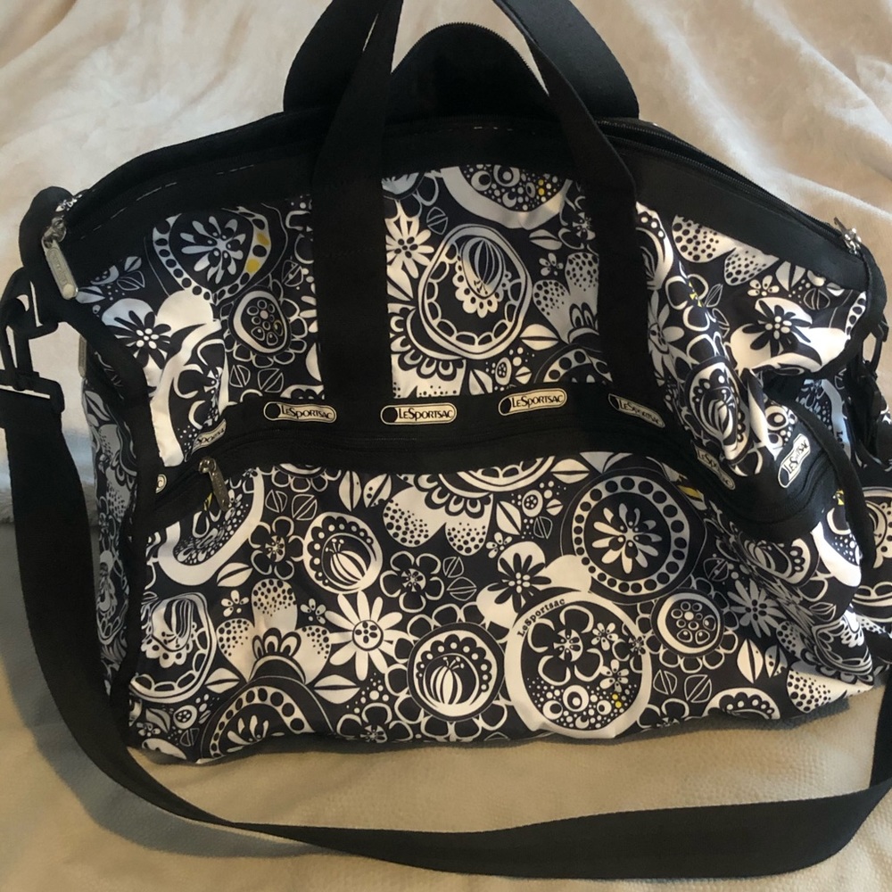 LeSportsac large duffle bag- used once